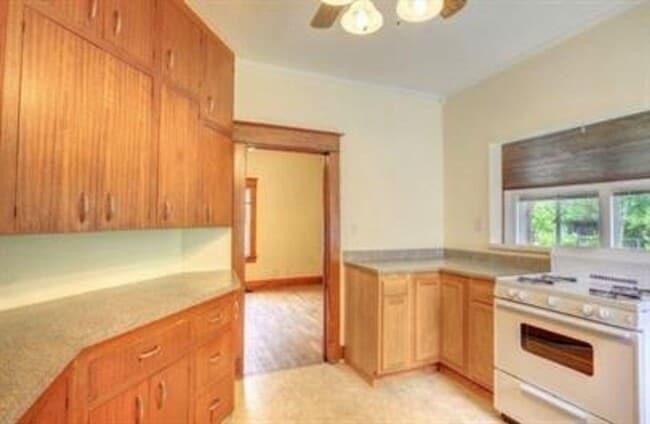 Building Photo - 1011 W Tremont St