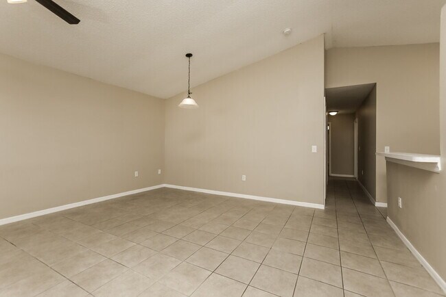 Foto del edificio - 326 Daniels Pointe Dr