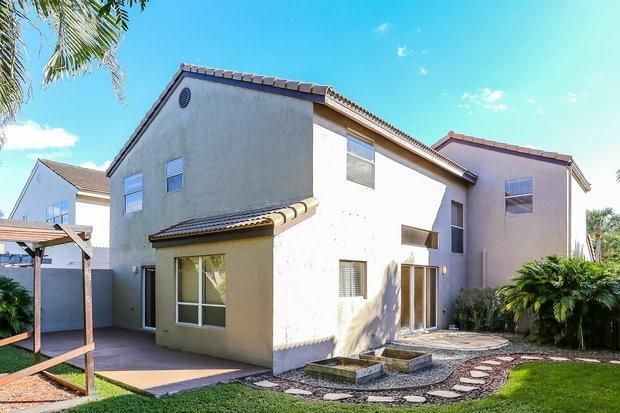 Foto del edificio - 6135 NW 77th Pl