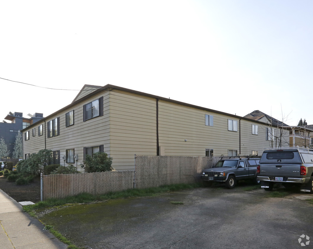 Building Photo - Sierra Vista Apartments