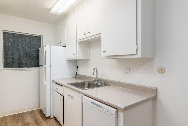 Building Photo - 521 Alameda del Prado