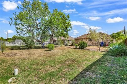 Foto del edificio - 2037 Diaz Ave