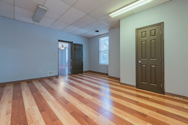 Foto del edificio - 104 N Graham St