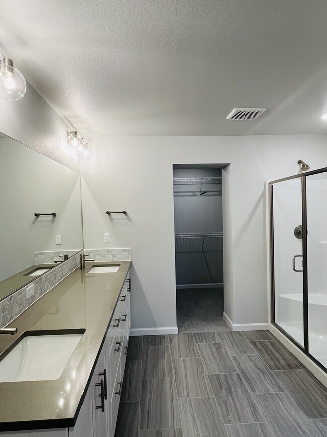 Building Photo - 8206 SE Leafhopper St