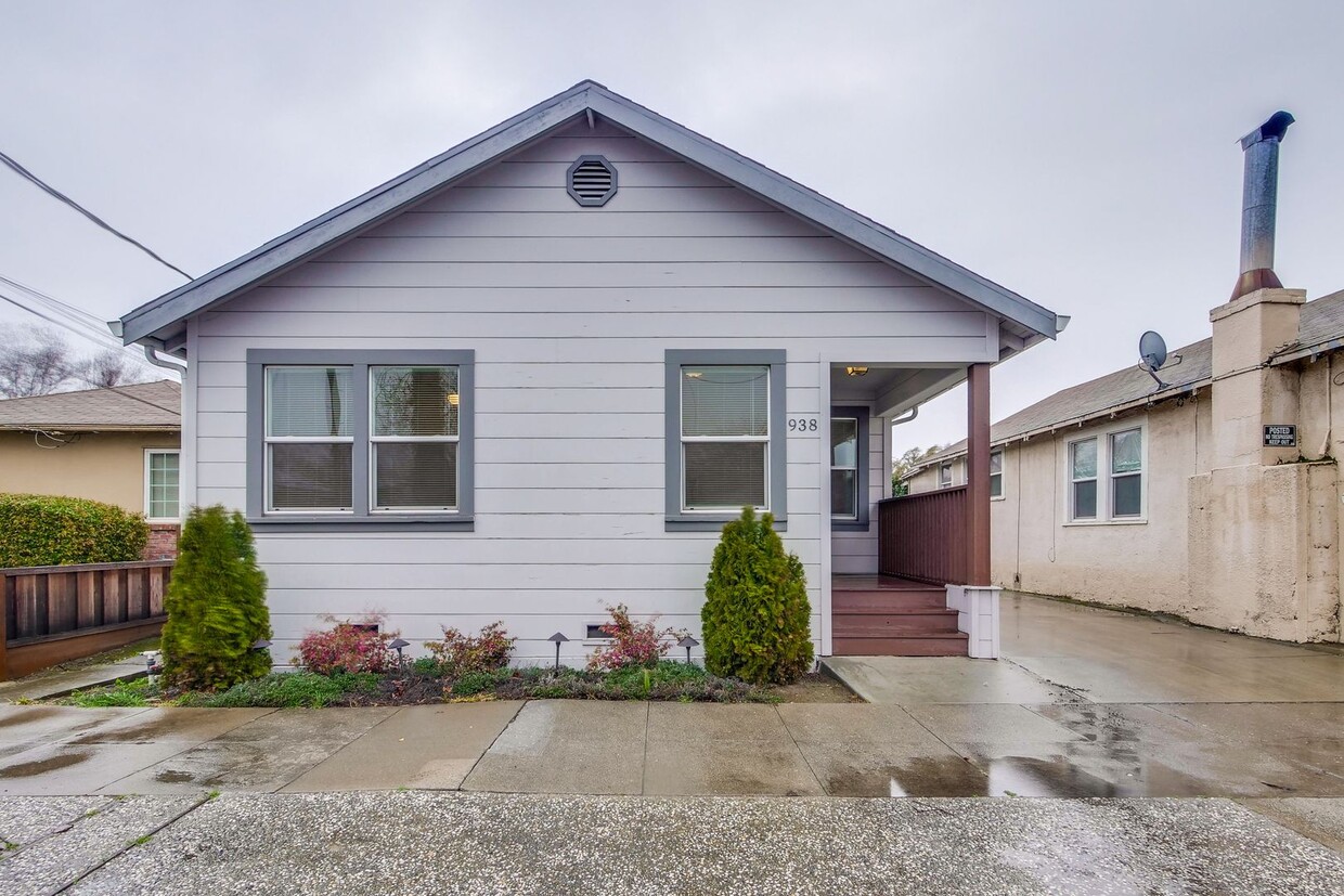 Primary Photo - Well Maintained Single Family Home with 2 ...