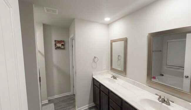 Foto del edificio - 232 Aimes Dr