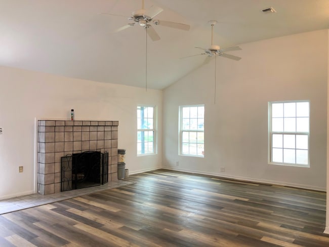 Building Photo - 302 Pecan Dr