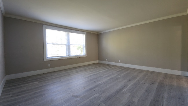 Building Photo - 803 Westwood Dr