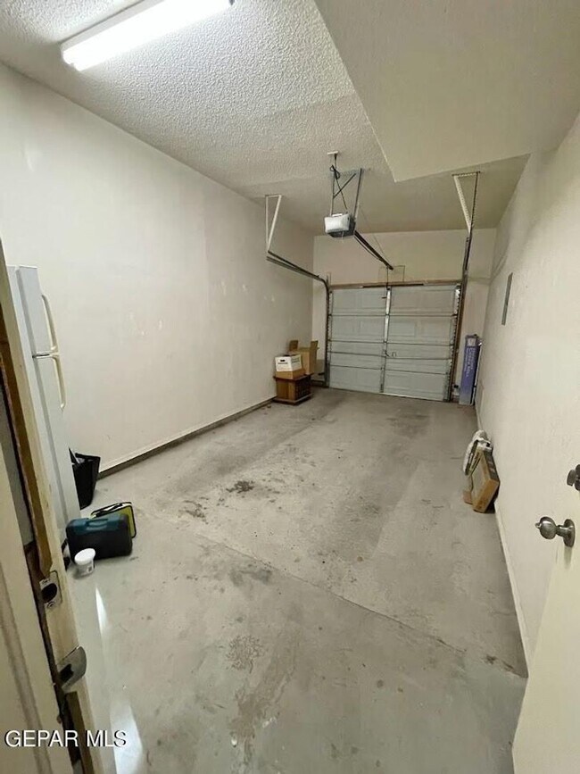 Building Photo - 131 N Alto Mesa