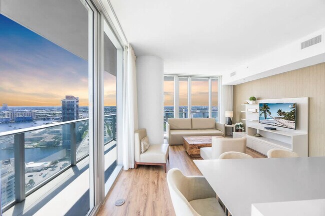 Building Photo - 4011 S Ocean Dr