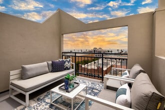 Building Photo - Residences on Third Street Promenade