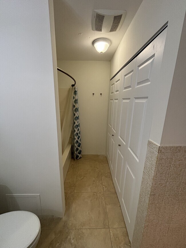 Building Photo - 202 2nd St