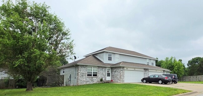 Building Photo - 1802-1804 N Laurel Hill Pl
