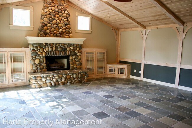 Building Photo - 3 br, 2 bath House - 4284 Oakwood Court