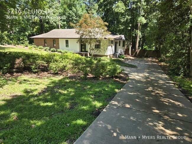 Building Photo - 3216 Cluny Dr