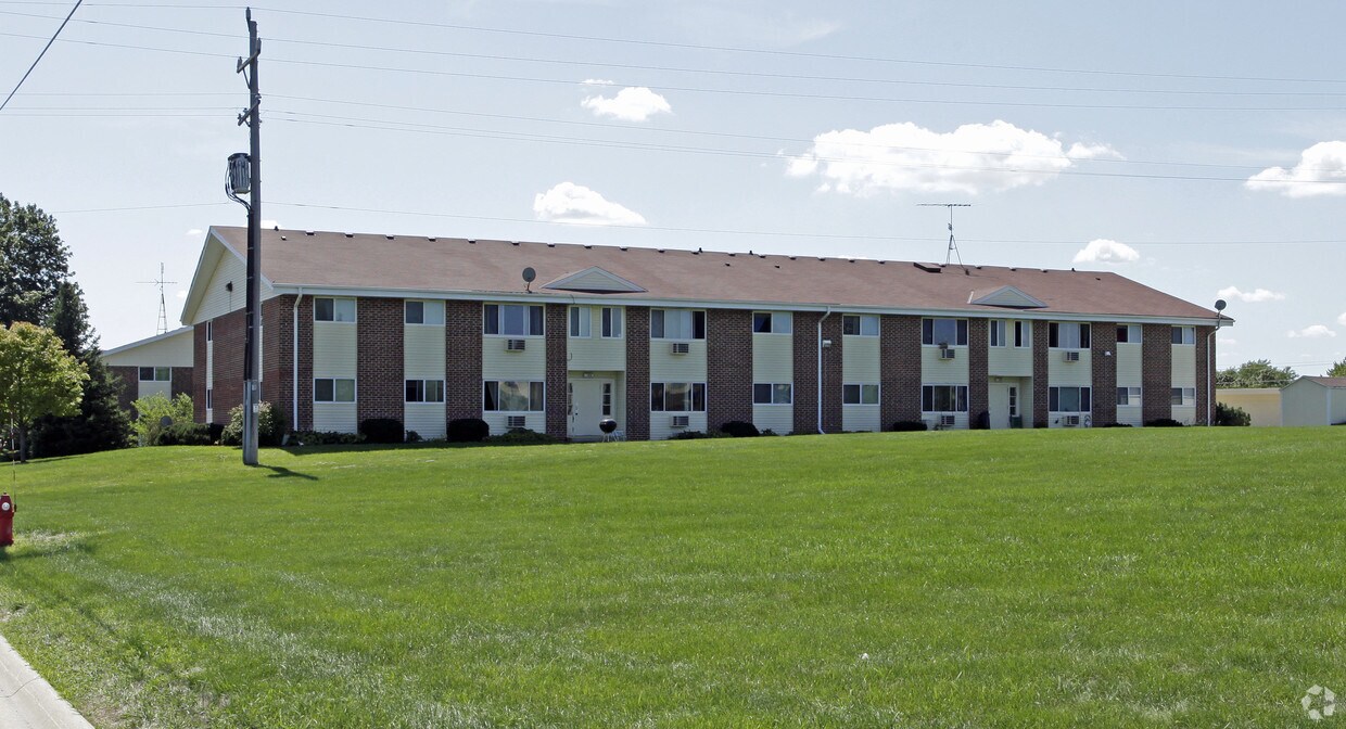 Foto principal - Pine Ridge Apartments