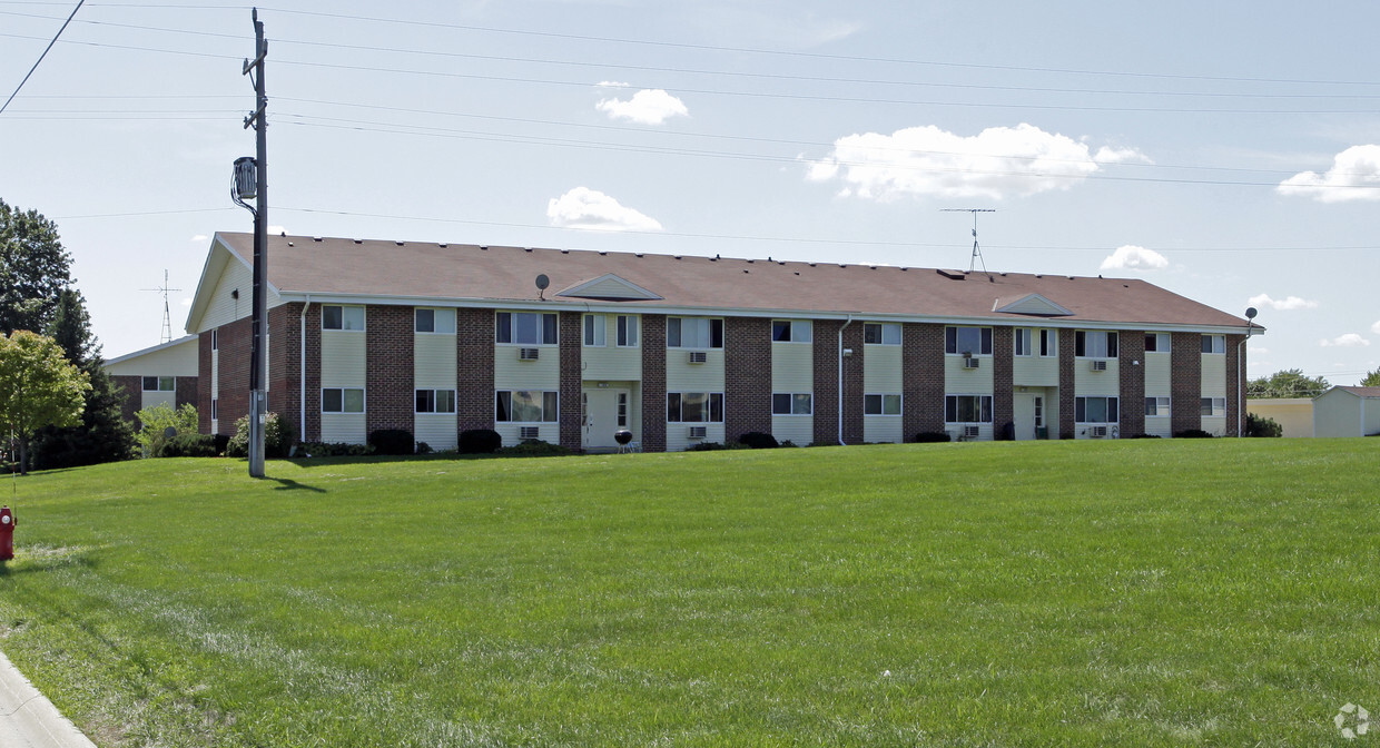 Primary Photo - Pine Ridge Apartments