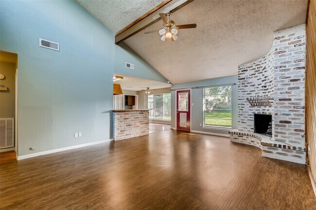 Foto del edificio - 946 Mesa Terrace Dr