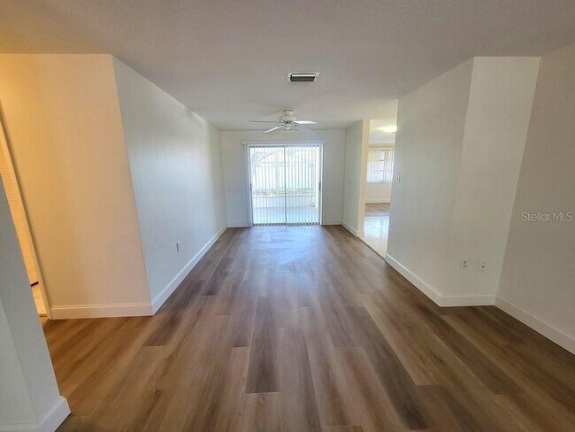 Foto del edificio - 10329 Castalie Dr