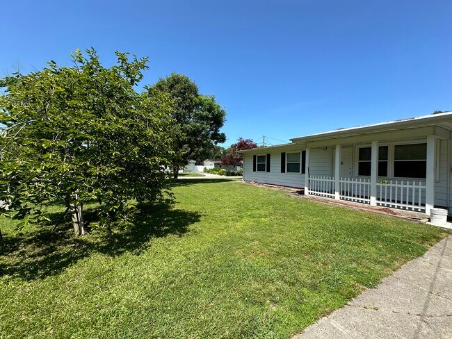 Building Photo - 740 Hilltop Rd