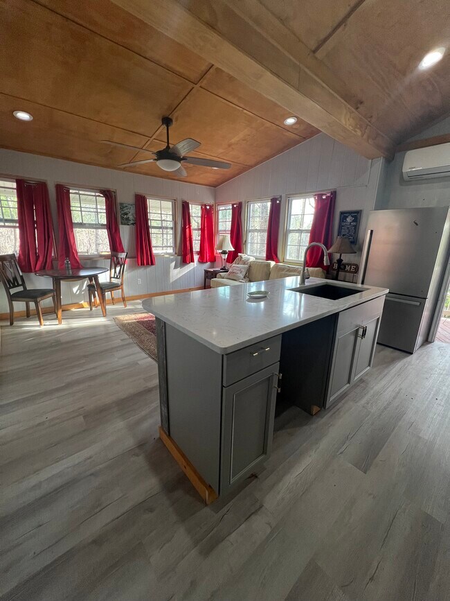 Foto del edificio - 338 Bear Cub Dr