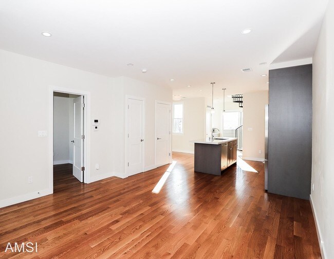 Building Photo - 2 br, 2 bath Apartment - 906 Rhode Island