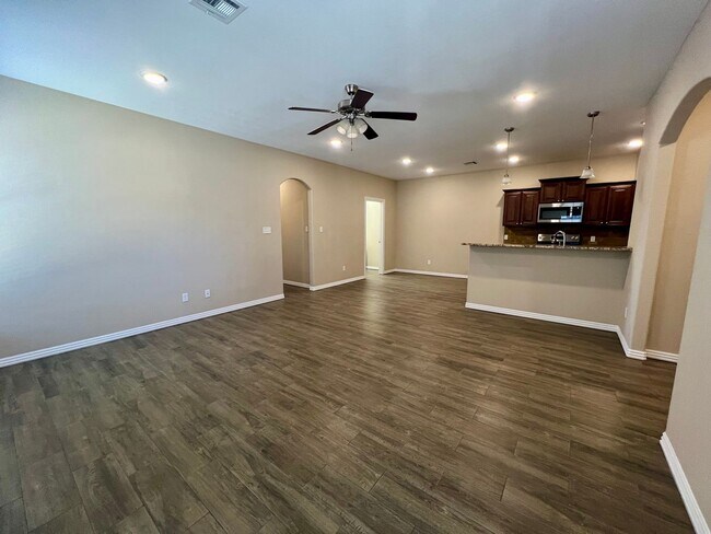 Foto del edificio - Beautiful 3 Bed/2 Bath Single Story Duplex...