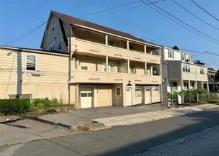 Building Photo - 911 Lester Ave