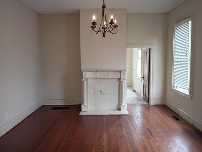 Building Photo - 516 4th St