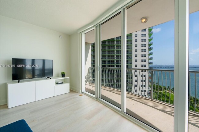 Building Photo - 1750 N Bayshore Dr