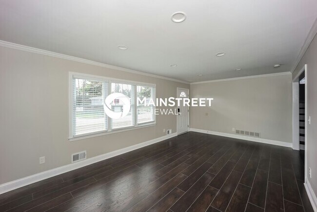 Foto del edificio - 3 Bedroom Pet-Friendly Home in College Park, GA with Main Street Renewal