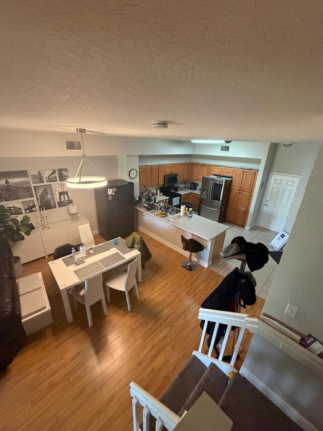 Building Photo - 7401 Palomino Dr