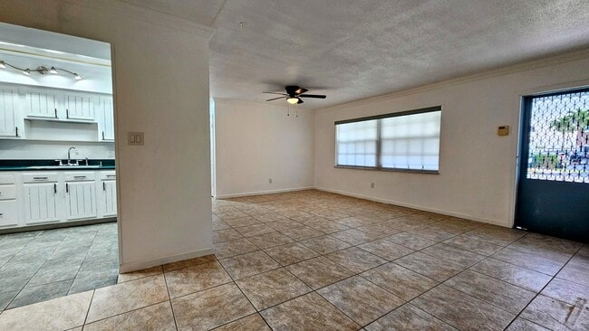 Building Photo - 1150 Bayshore Dr