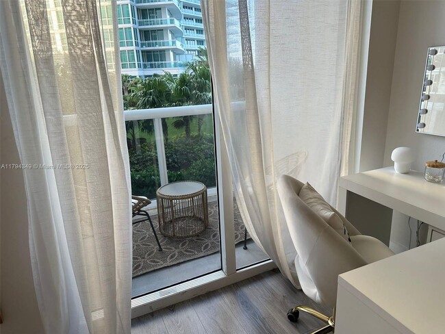Foto del edificio - 10275 Collins Ave