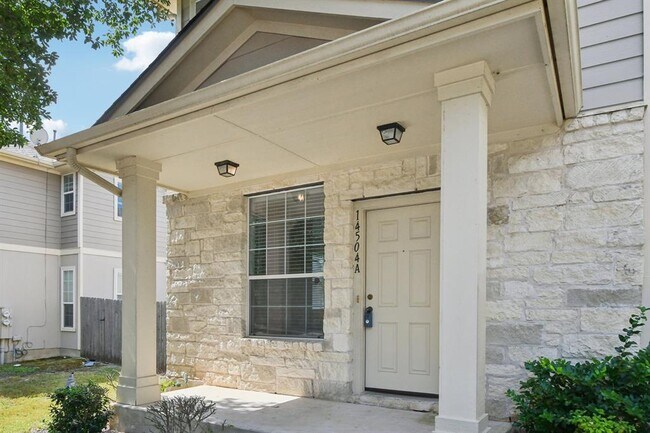 Foto del edificio - 14504 Harris Ridge Blvd