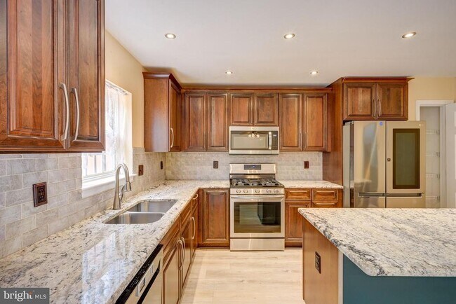 Foto del edificio - 4611 Kings Mill Way