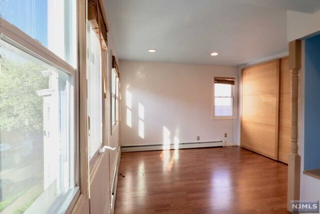 Building Photo - 117 2nd St