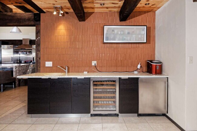 Foto del edificio - One-of-a-kind adobe brick home backing up ...