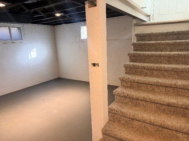 Building Photo - Row Home Available In Omaha