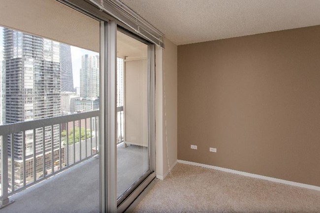 Foto del edificio - 533 N State St