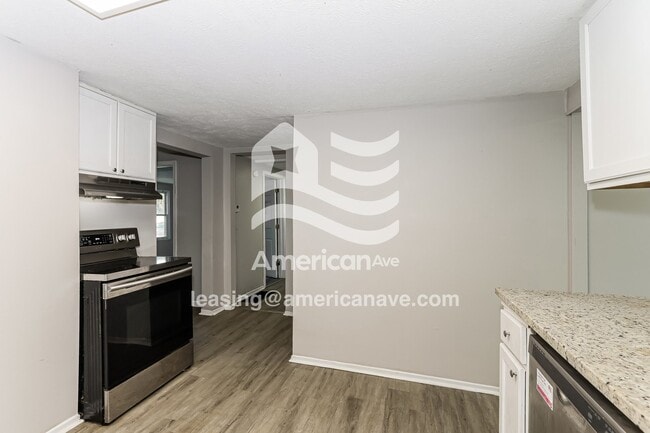 Building Photo - 247 Hillvale St