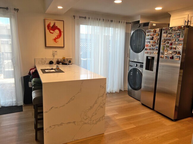 Foto del edificio - 2120 N Indian Canyon Dr
