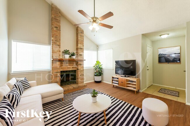 Foto del edificio - 13630 Alon Ln