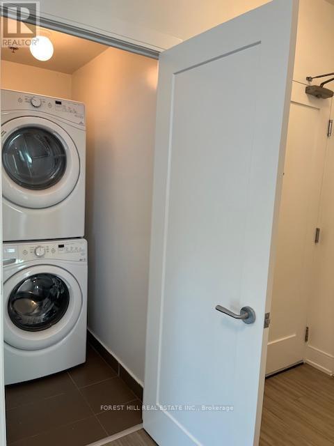 Photo du bâtiment - 310 Tweedsmuir Ave