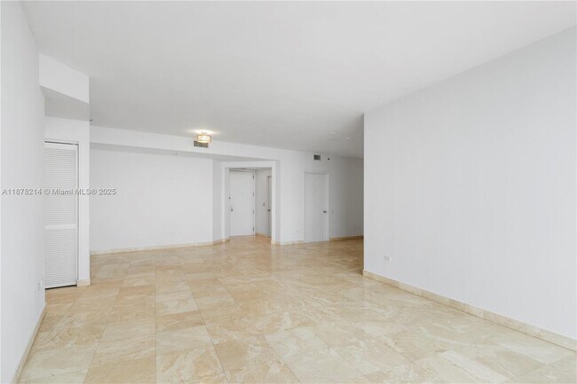 Building Photo - 808 Brickell Key Dr