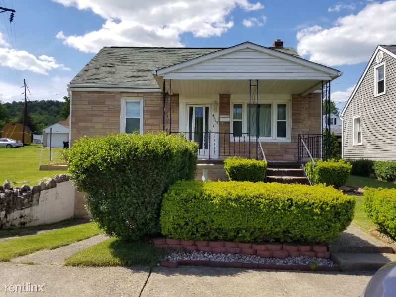 3 br, 1.5 bath House 4619 Highland Ave House Rental in Shadyside, OH