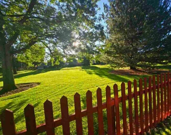 Foto del edificio - 3930 Boxelder Dr
