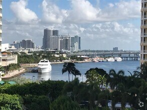Building Photo - 540 Brickell Key Dr