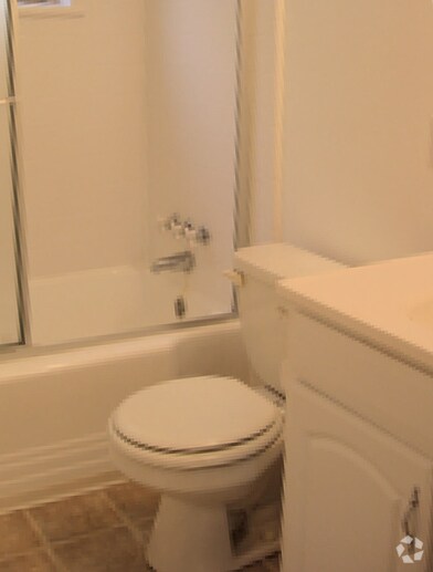 Vista interior de 2 - 2439-2447 8th St