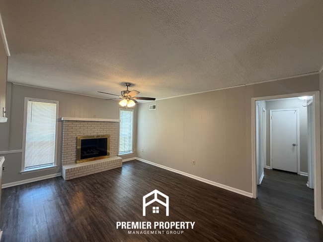 Building Photo - Newly Renovated 3BR Home in Bartlett | Hardwood Floors, Fireplace & Fenced Yard
